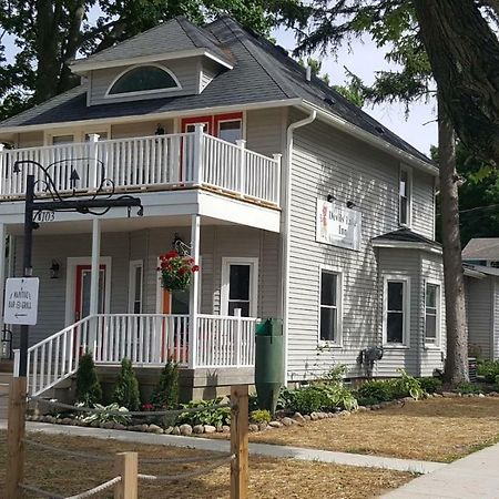 Devils Lake Inn Manitou Beach ภายนอก รูปภาพ